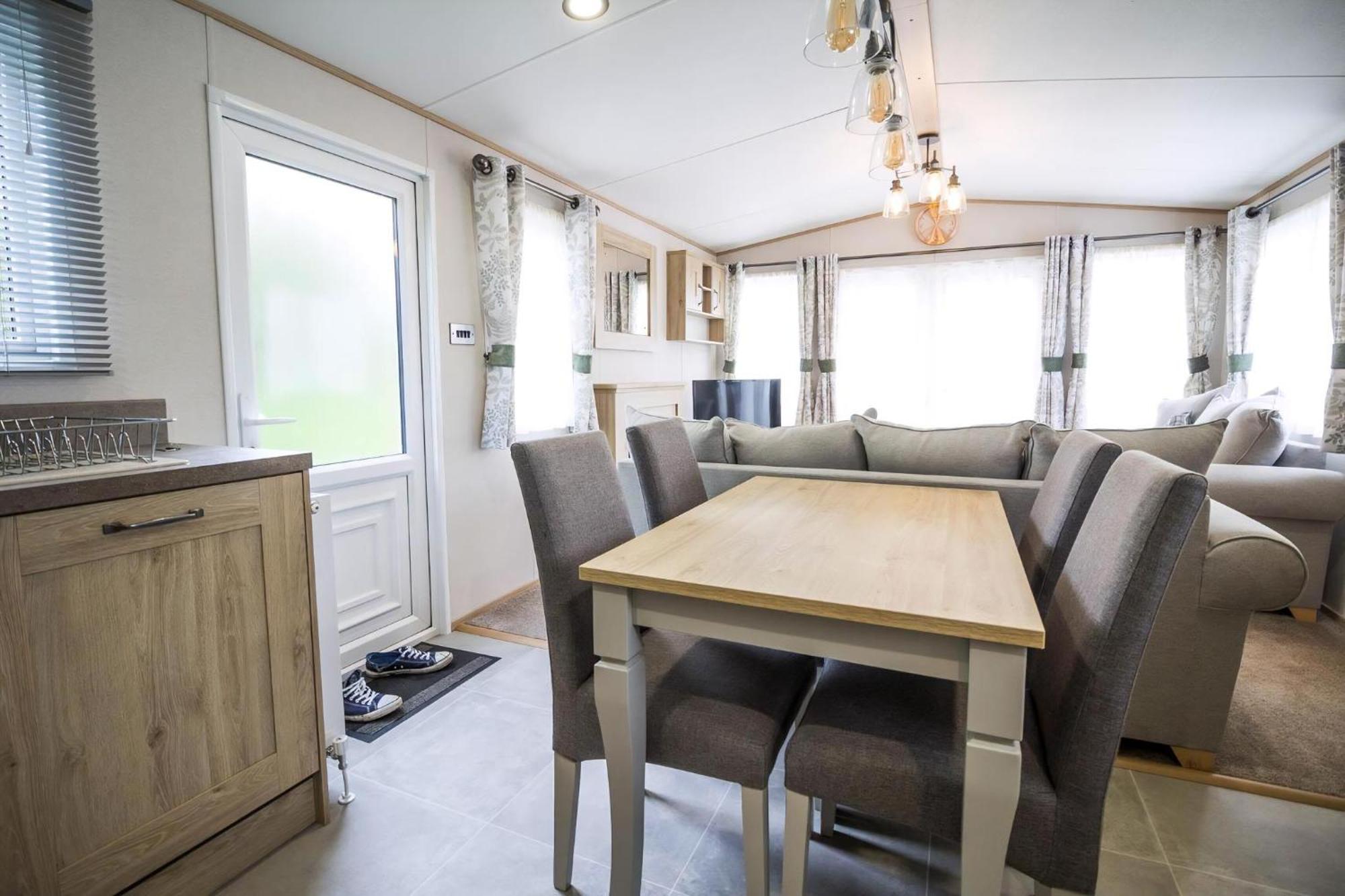 Beautiful 6 Berth Caravan With Decking At Southview Holiday Park Ref 33024O Hotel Skegness Exterior foto